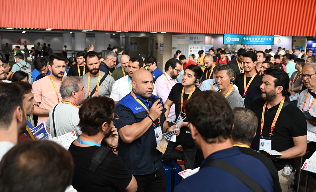 
北京中医药大学东直门医院黄牛代挂号电话票贩子号贩子网上预约挂号,住院检查加快,经纬度：积极扩大进口，让世界更好分享“中国机遇”