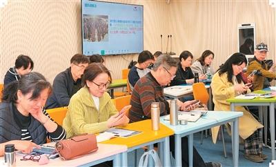 
北京各大医院黄牛代挂号电话票贩子号贩子网上预约挂号,住院检查加快,学AI，当一名“年轻老人”（“融”观中国）