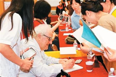 
沈阳各大医院黄牛代挂号电话票贩子号贩子网上预约挂号,住院检查加快,把讲台搬到边疆中学