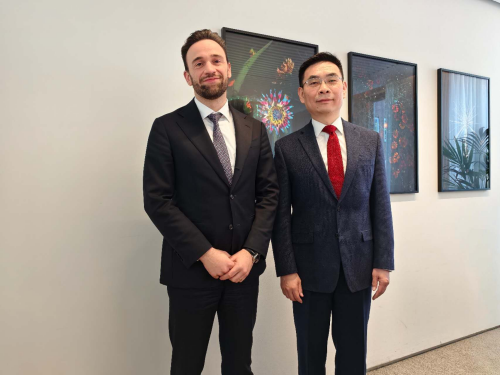 
南京金陵医院黄牛代挂号电话票贩子号贩子网上预约挂号,住院检查加快,驻荷兰大使申博拜会荷兰农业、渔业及园艺大臣