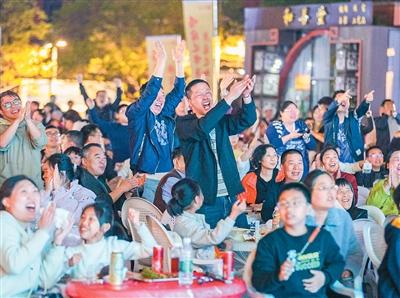 
北大医院黄牛代挂号电话票贩子号贩子网上预约挂号,住院检查加快,“城超”为何密集上线？