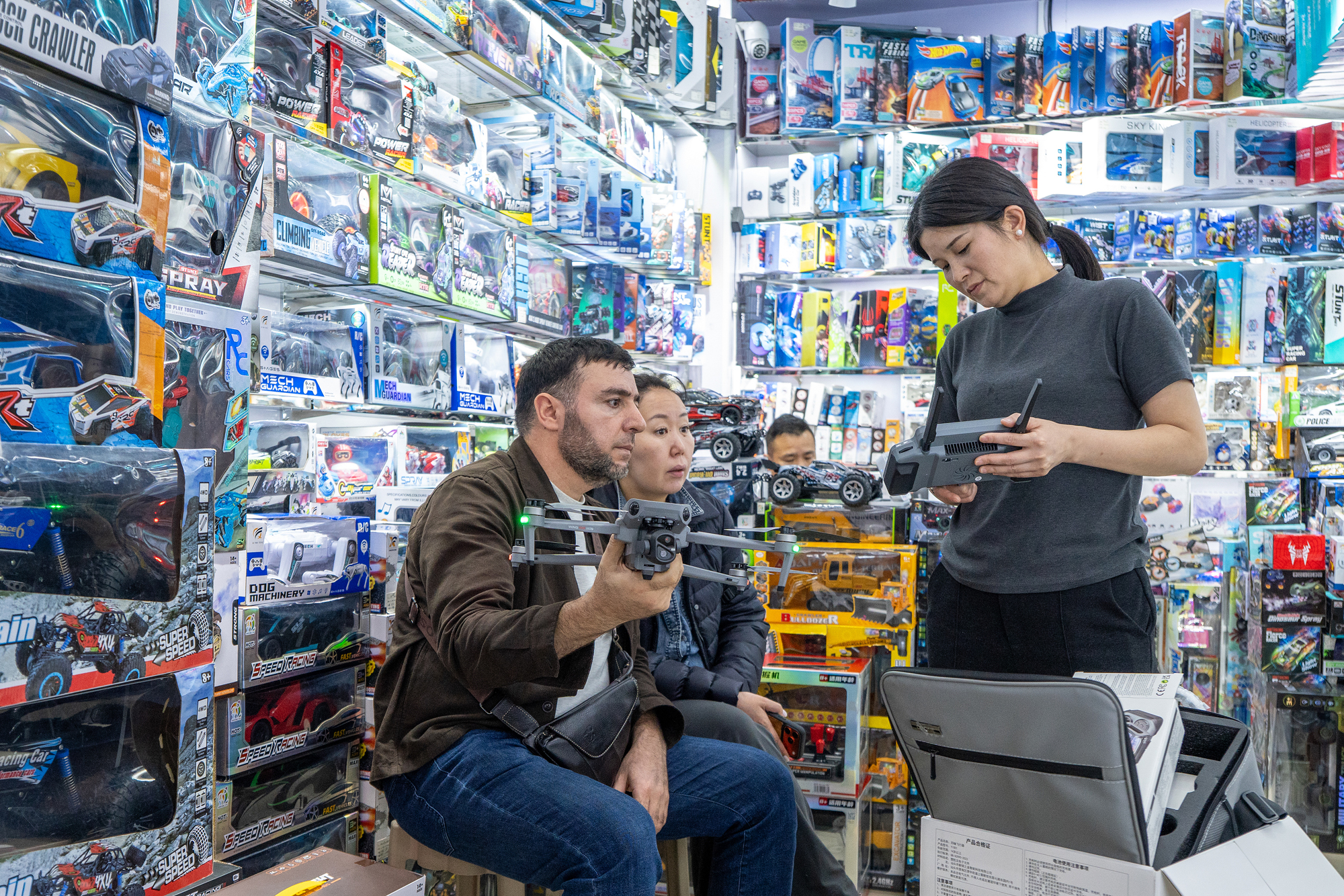 
北京301医院黄牛代挂号电话票贩子号贩子网上预约挂号,住院检查加快,联播+｜“鸡毛飞上天”的时代启示