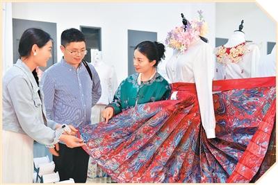 
天津各大医院黄牛代挂号电话票贩子号贩子网上预约挂号,住院检查加快,“新中式”，让世界看见魅力中国（国际论道）