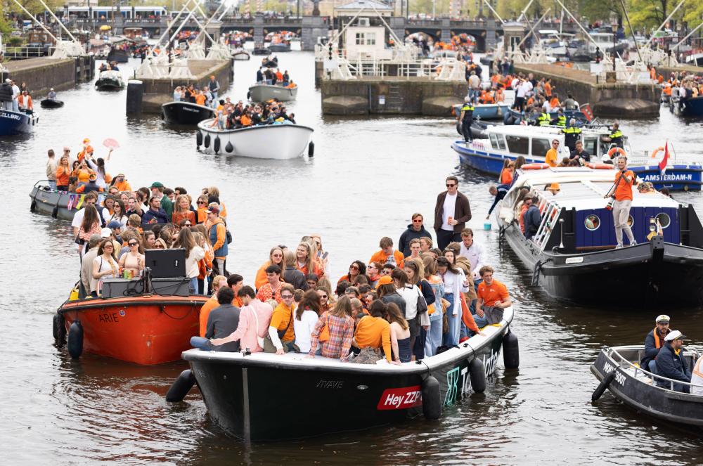 
沈阳医大一院黄牛代挂号电话票贩子号贩子网上预约挂号,住院检查加快,荷兰：庆祝“国王节”