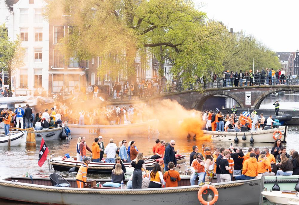 
沈阳医大一院黄牛代挂号电话票贩子号贩子网上预约挂号,住院检查加快,荷兰：庆祝“国王节”