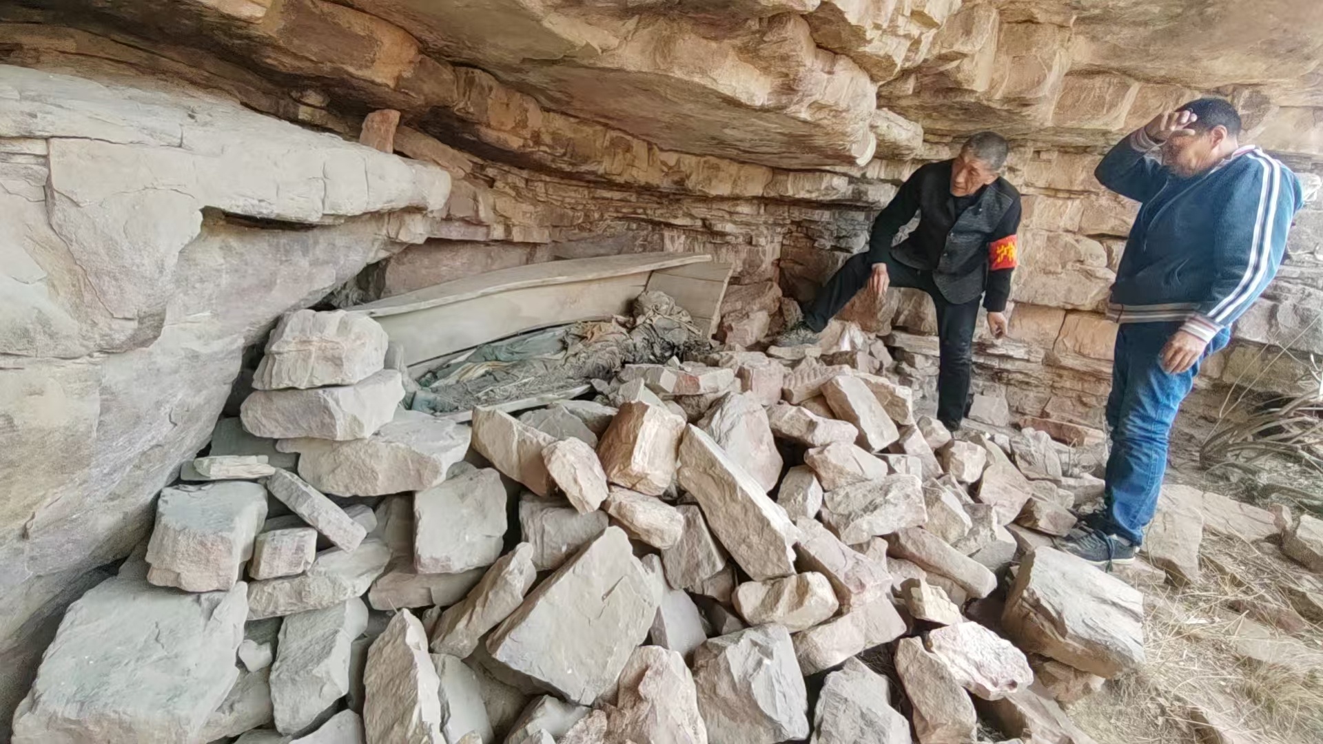 
广州中山眼科医院黄牛代挂号电话票贩子号贩子网上预约挂号,住院检查加快,家国永念丨不再无名！今天，让我背你回家