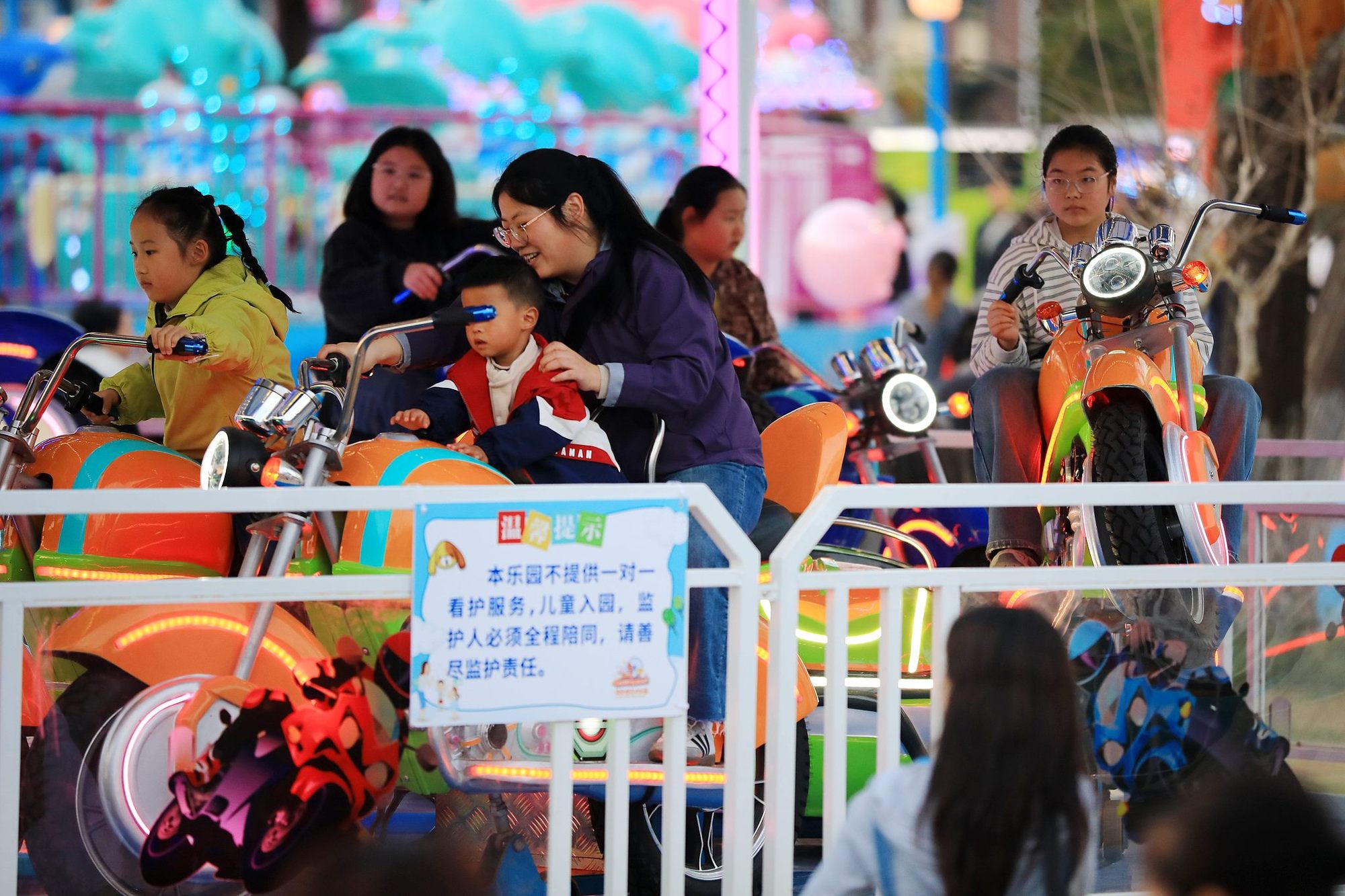 
北大口腔医院黄牛代挂号电话票贩子号贩子网上预约挂号,住院检查加快,晶采观察丨 “微度假”释放多维消费潜能 “家门口”也有诗和远方