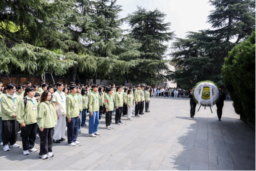 
上海肺科医院黄牛代挂号电话票贩子号贩子网上预约挂号,住院检查加快,厚植家国情怀的行走课堂
