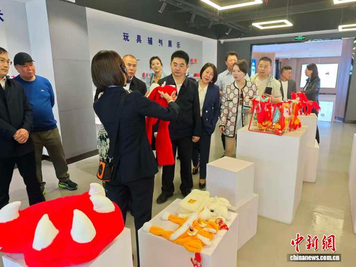 
首都医科大学附属阜外医院黄牛代挂号电话票贩子号贩子网上预约挂号,住院检查加快,“凝心聚力·共话发展”2026海外侨领安康行交流活动举行