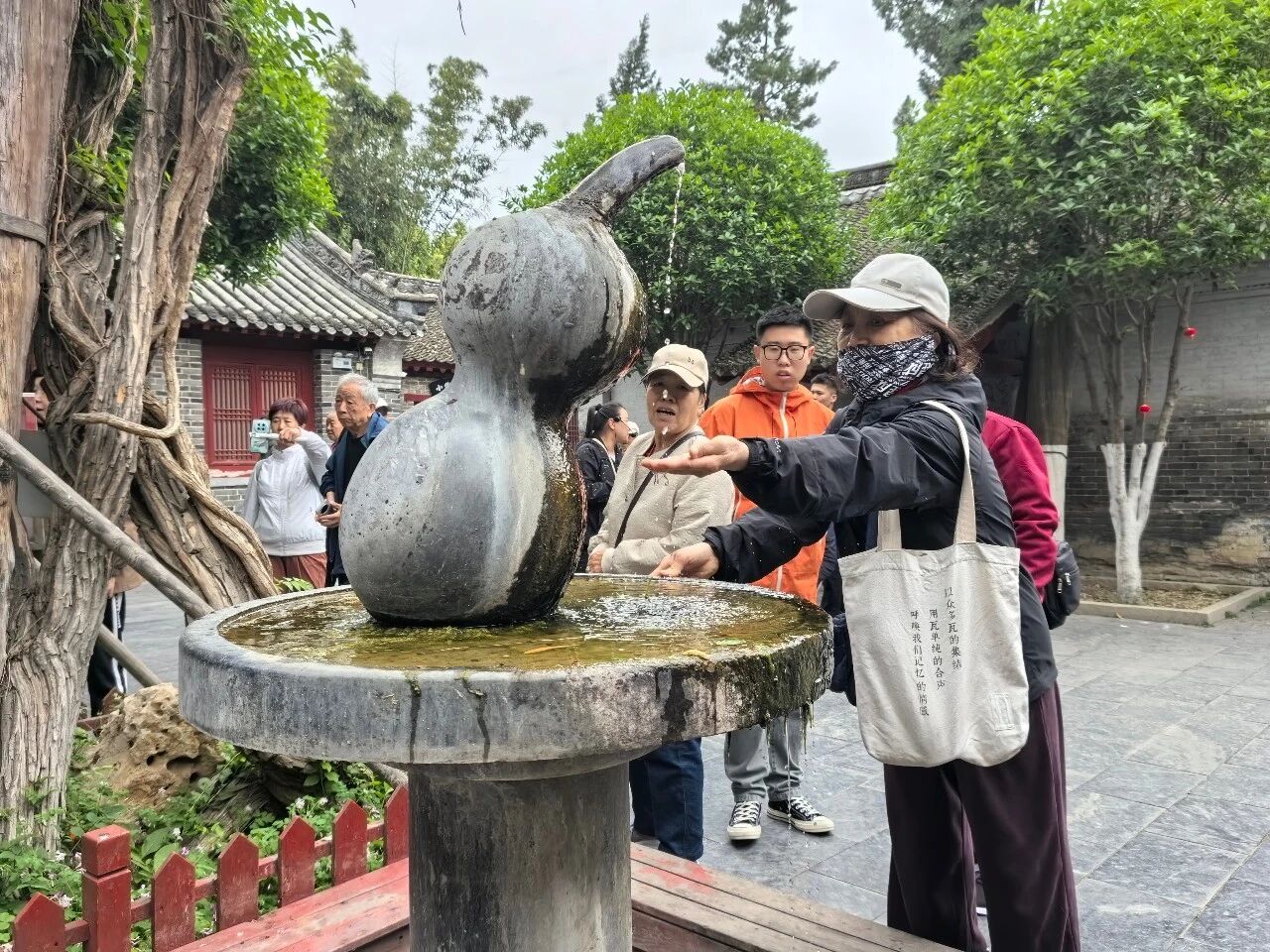 
广州各大医院黄牛代挂号电话票贩子号贩子网上预约挂号,住院检查加快,人这一辈子，一定要三顾南阳！
