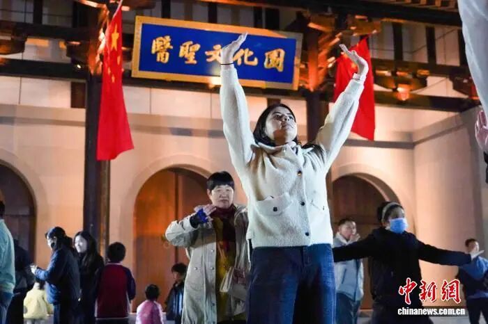 
广州各大医院黄牛代挂号电话票贩子号贩子网上预约挂号,住院检查加快,人这一辈子，一定要三顾南阳！