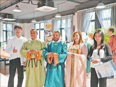 
天津眼科医院黄牛代挂号电话票贩子号贩子网上预约挂号,住院检查加快,感受城市风貌 探寻发展路径