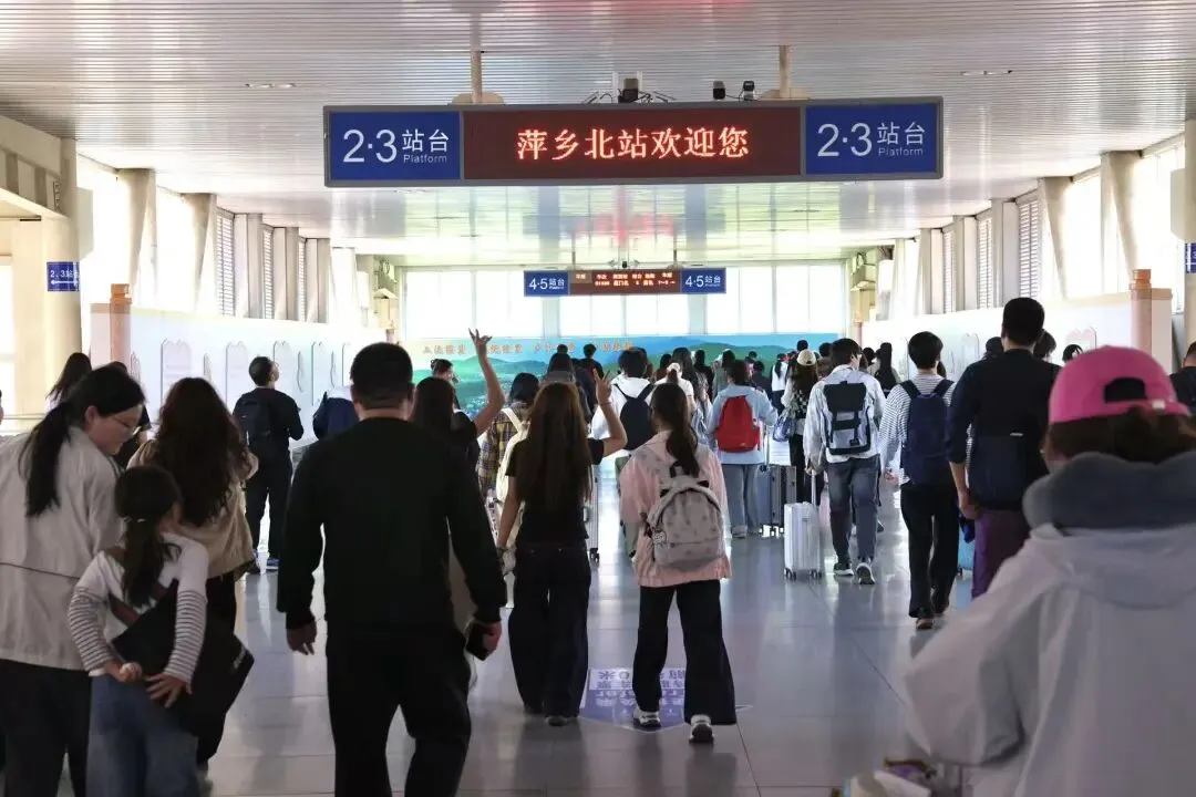
沈阳医大二院黄牛代挂号电话票贩子号贩子网上预约挂号,住院检查加快,我的铁路风景丨国画主题展进车站，旅客纷纷来打卡