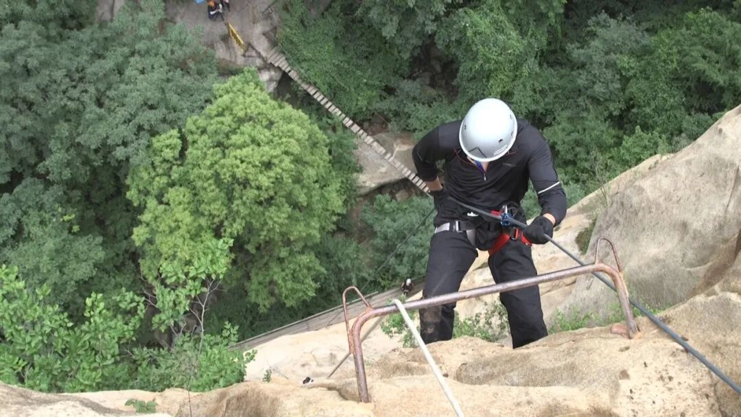 
上海肺科医院黄牛代挂号电话票贩子号贩子网上预约挂号,住院检查加快,“五一”假期外出游玩 爬山露营一定避开这些地段