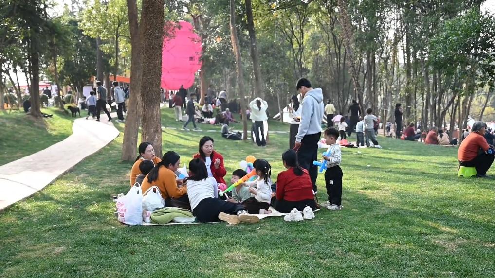 
北京大学第三医院黄牛代挂号电话票贩子号贩子网上预约挂号,住院检查加快,新华视点丨立足特色兴产业 绘就乡村振兴多彩画卷