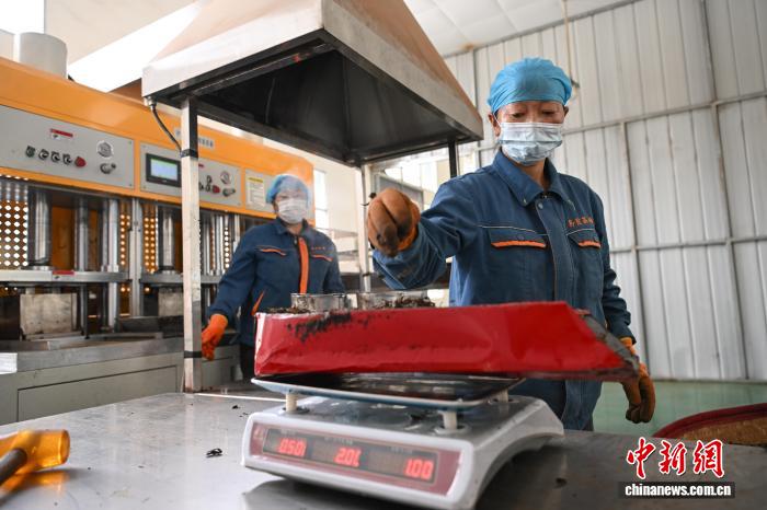 
南京眼科医院黄牛代挂号电话票贩子号贩子网上预约挂号,住院检查加快,（滇藏公路50年）西藏易贡茶场蝶变 茶香飘出文旅新天地