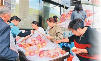
成都华西医院黄牛代挂号电话票贩子号贩子网上预约挂号,住院检查加快,一车苹果温暖两座城（“融”观中国）