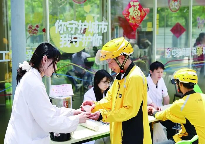 
江苏省中西医结合医院黄牛代挂号电话票贩子号贩子网上预约挂号,住院检查加快,【侠客岛】“公共服务随人走”，这项新政事关2.5亿多人