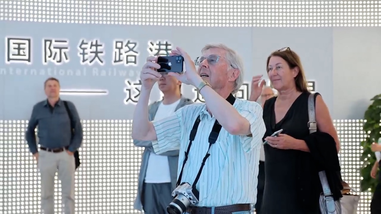上海精神卫生中心黄牛号贩子票贩子代网上预约代挂号电话德国记者团走进巴蜀大地 感受中国发展与文明魅力