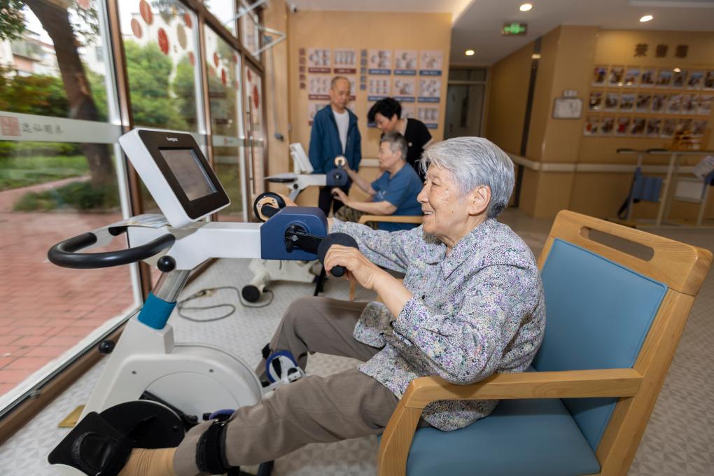 
浙江中医药第二医院黄牛代挂号电话票贩子号贩子网上预约挂号,住院检查加快,消费新图景丨银发经济解锁品质养老新生活