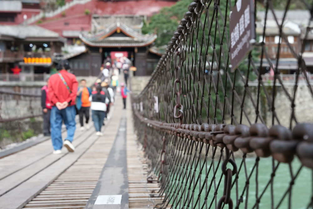 
中山一院黄牛代挂号电话票贩子号贩子网上预约挂号,住院检查加快,从太空看中国｜红军长征在川足迹——泸定桥的红绿交响