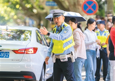
上海精神卫生中心黄牛代挂号电话票贩子号贩子网上预约挂号,住院检查加快,高考早已超越了一场考试本身