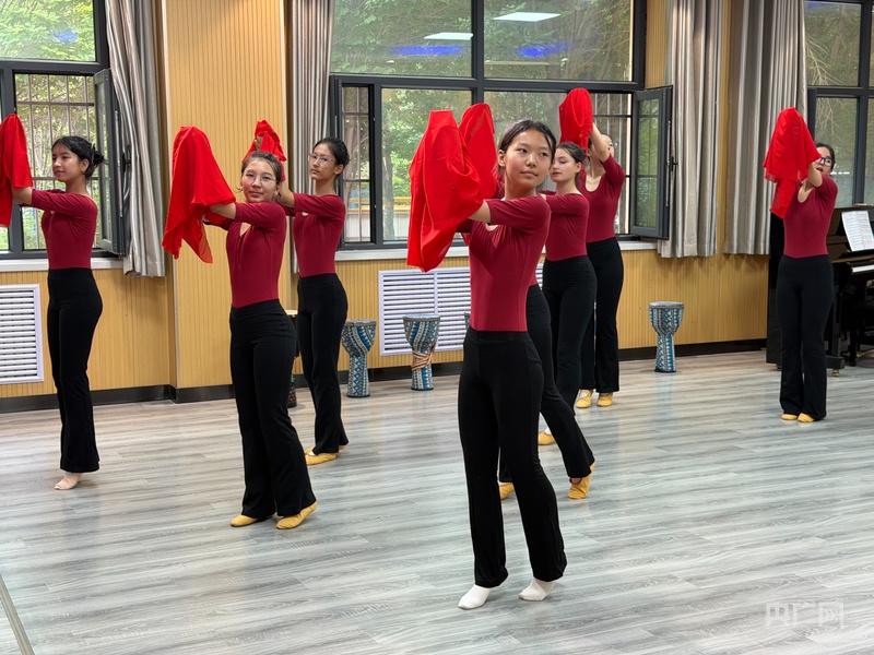 
天津各大医院黄牛代挂号电话票贩子号贩子网上预约挂号,住院检查加快,事事讲铸牢 人人讲铸牢丨戈壁“油城”汇真情 万家灯火映团结