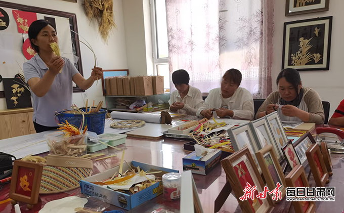 
上海龙华医院黄牛代挂号电话票贩子号贩子网上预约挂号,住院检查加快,青春华章 丝路逐光丨丝路巧手裁红韵 高台非遗传承人陈志的 “金剪刀” 逐光梦