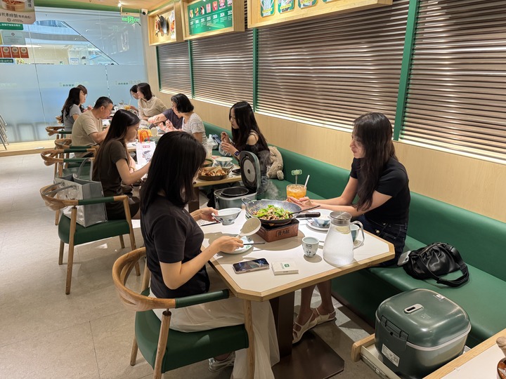 
北京广安门中医院黄牛代挂号电话票贩子号贩子网上预约挂号,住院检查加快,老外潮游新范式：“辣椒炒肉”成热门打卡项