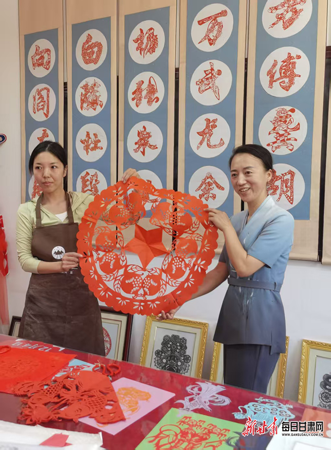 
上海龙华医院黄牛代挂号电话票贩子号贩子网上预约挂号,住院检查加快,青春华章 丝路逐光丨丝路巧手裁红韵 高台非遗传承人陈志的 “金剪刀” 逐光梦