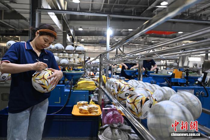 
江苏省中医院黄牛代挂号电话票贩子号贩子网上预约挂号,住院检查加快,小县城里的大生意：安徽定远为世界“传球”