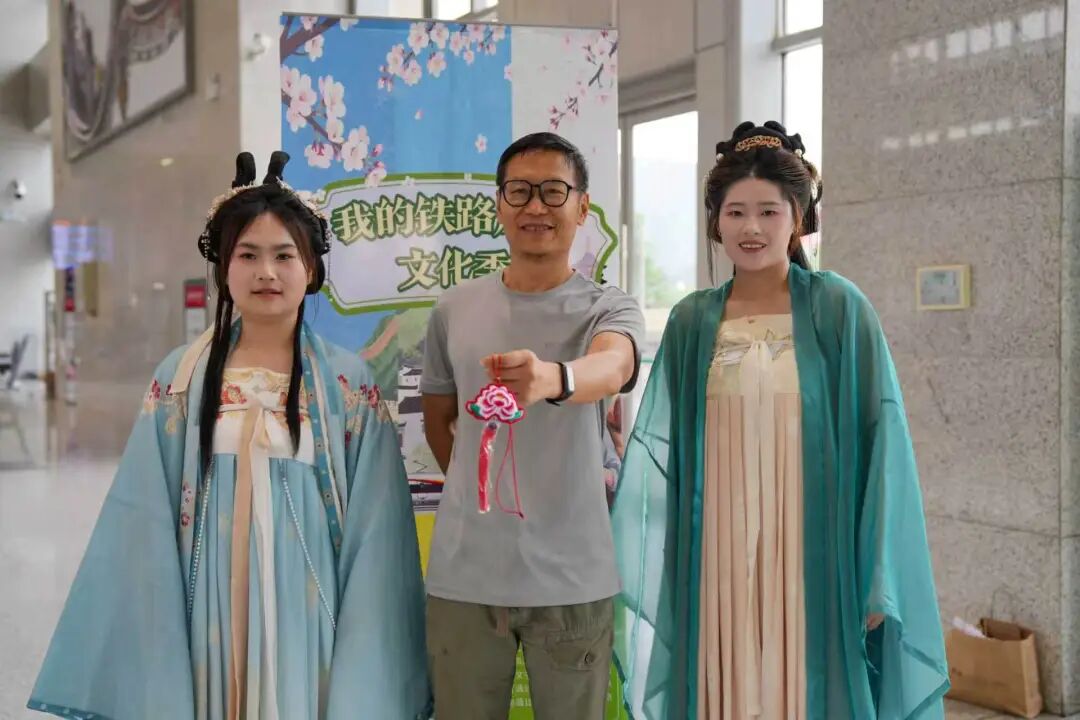 
首都医科大学附属北京口腔医院黄牛代挂号电话票贩子号贩子网上预约挂号,住院检查加快,我的铁路风景 | 包粽子、看表演……在旅途中过端午是什么体验?