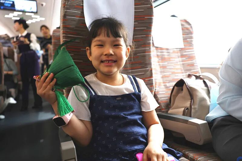 
首都医科大学附属北京口腔医院黄牛代挂号电话票贩子号贩子网上预约挂号,住院检查加快,我的铁路风景 | 包粽子、看表演……在旅途中过端午是什么体验?