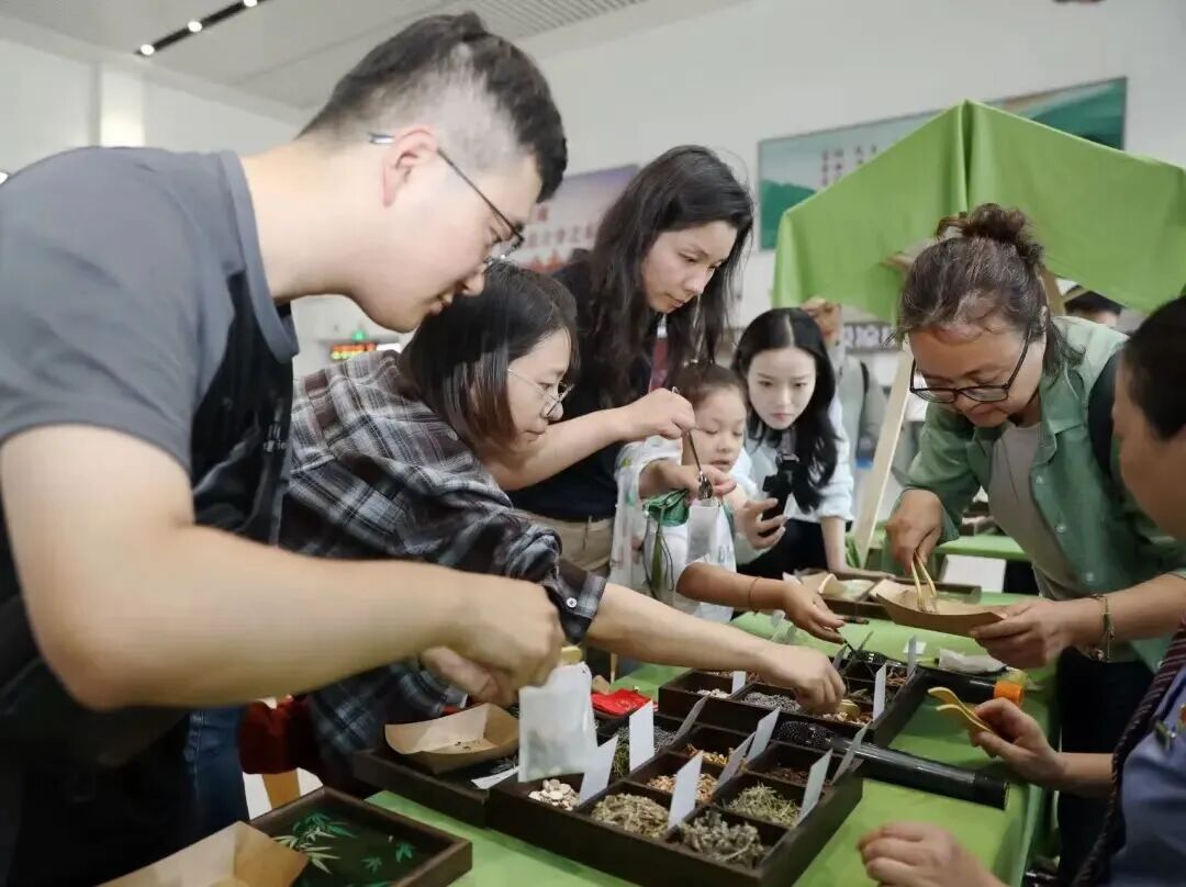 
首都医科大学附属北京口腔医院黄牛代挂号电话票贩子号贩子网上预约挂号,住院检查加快,我的铁路风景 | 包粽子、看表演……在旅途中过端午是什么体验?