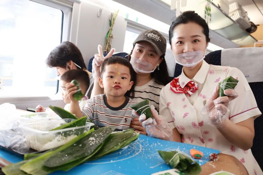 
首都医科大学附属北京口腔医院黄牛代挂号电话票贩子号贩子网上预约挂号,住院检查加快,我的铁路风景 | 包粽子、看表演……在旅途中过端午是什么体验?