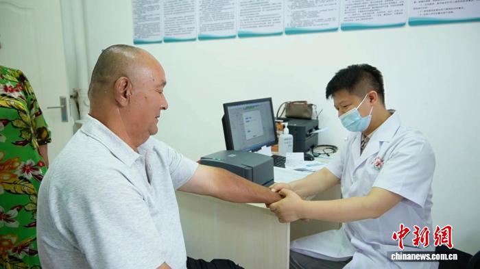 
南京中科研究所黄牛代挂号电话票贩子号贩子网上预约挂号,住院检查加快,“毛医生”，一个温暖了新疆吐鲁番的名字