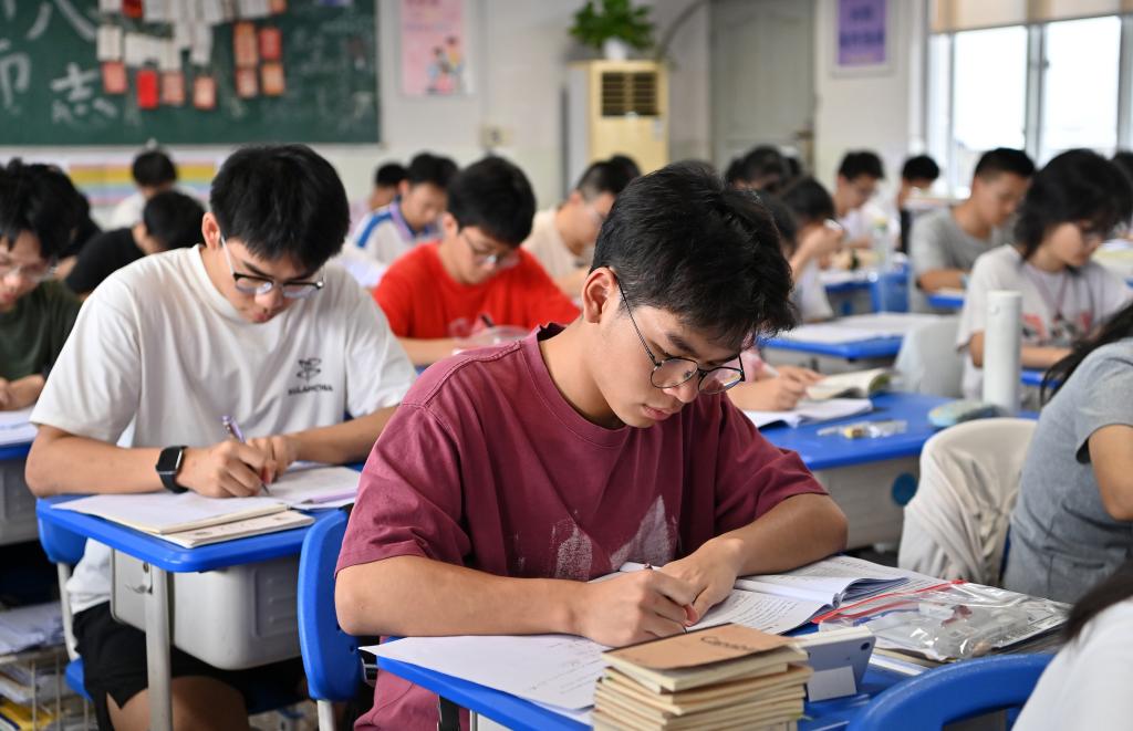 
北京安定医院黄牛代挂号电话票贩子号贩子网上预约挂号,住院检查加快,2026高考加油！笔锋所至，梦想开花