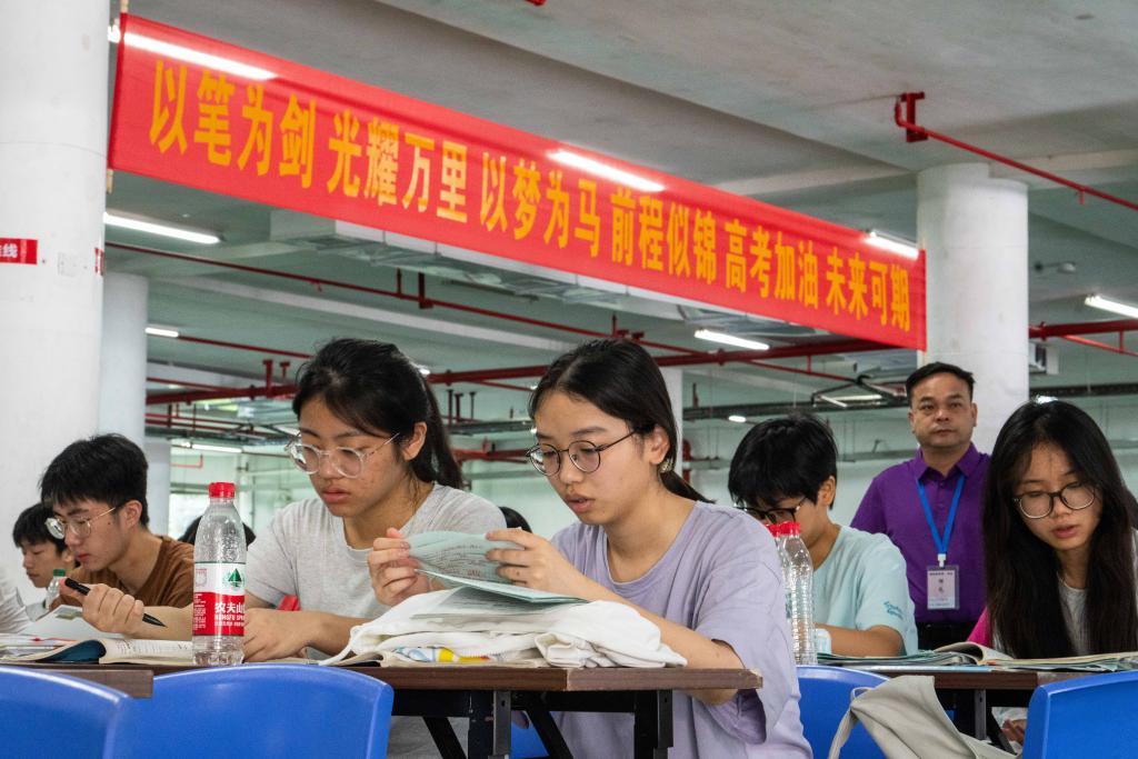 
北京安定医院黄牛代挂号电话票贩子号贩子网上预约挂号,住院检查加快,2026高考加油！笔锋所至，梦想开花