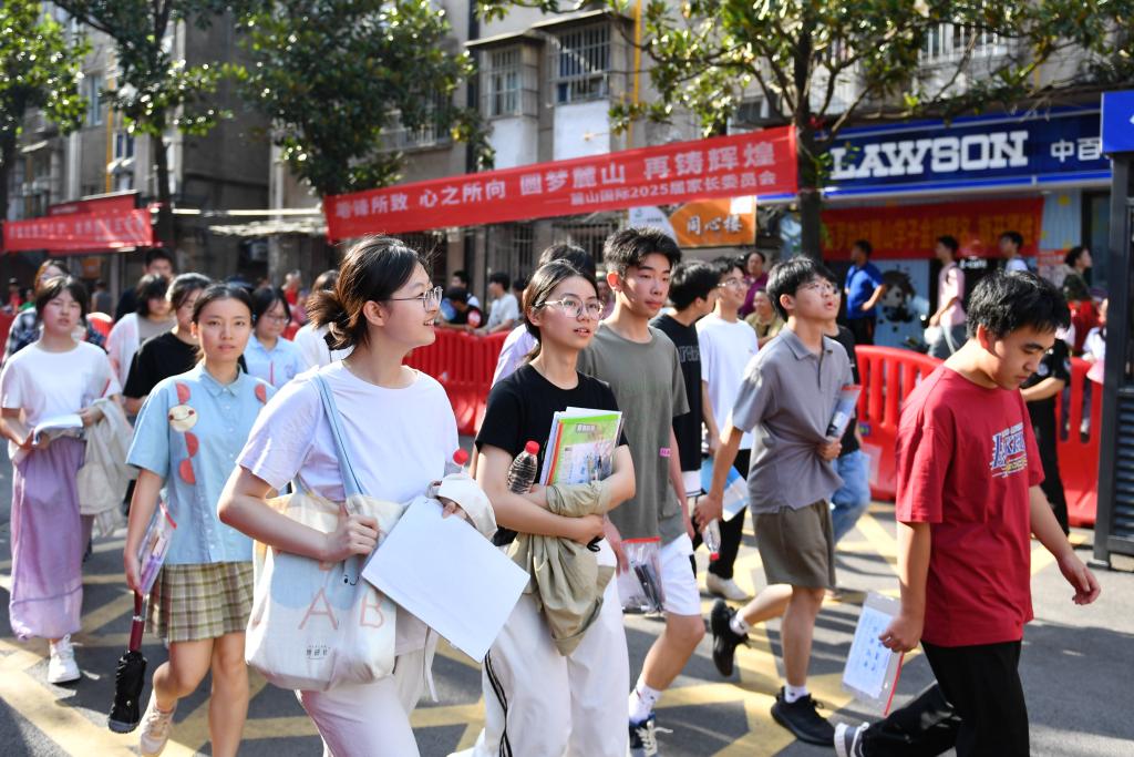 
北京安定医院黄牛代挂号电话票贩子号贩子网上预约挂号,住院检查加快,2026高考加油！笔锋所至，梦想开花
