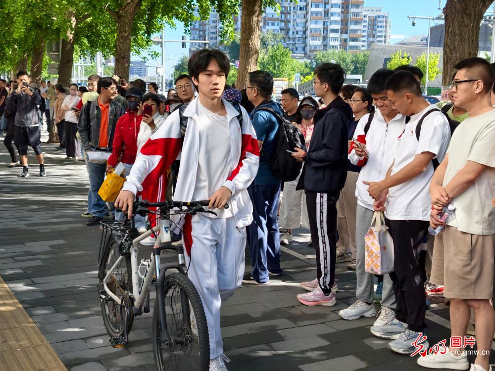 
上海儿童医学中心黄牛代挂号电话票贩子号贩子网上预约挂号,住院检查加快,【聚焦高考 逐梦今夏】以自信之姿 赴青春考场