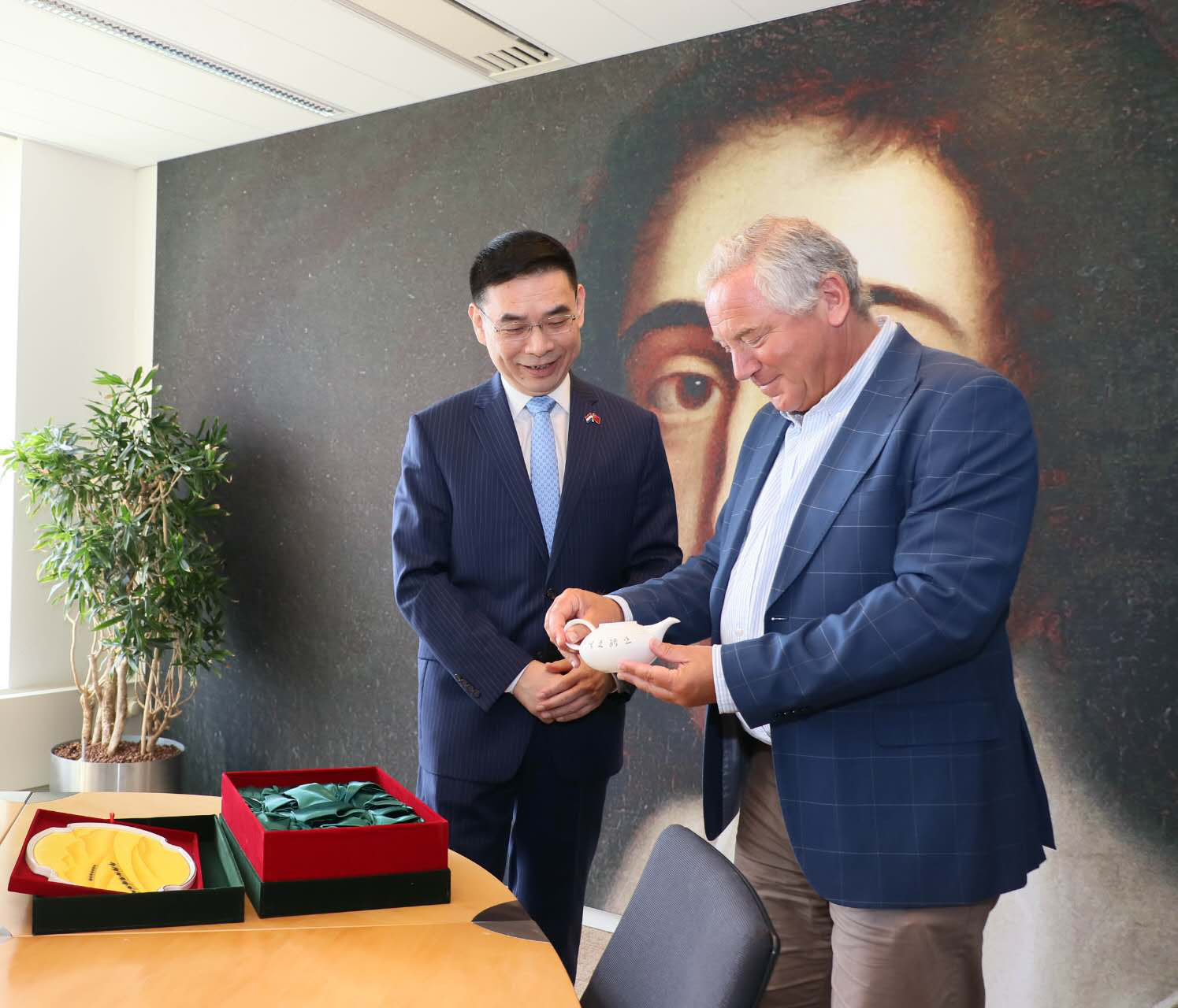 中国医学科学院北京协和医院黄牛代挂号电话票贩子号贩子网上预约挂号,住院检查加快,驻荷兰大使申博会见荷兰科学研究理事会主席