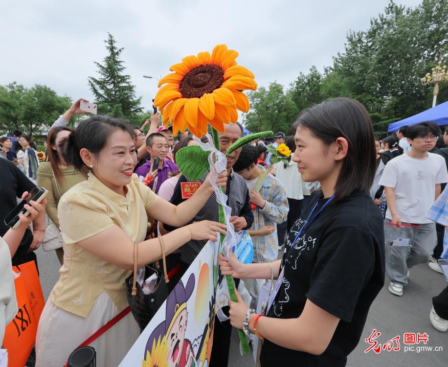 
上海儿童医学中心黄牛代挂号电话票贩子号贩子网上预约挂号,住院检查加快,【聚焦高考 逐梦今夏】以自信之姿 赴青春考场