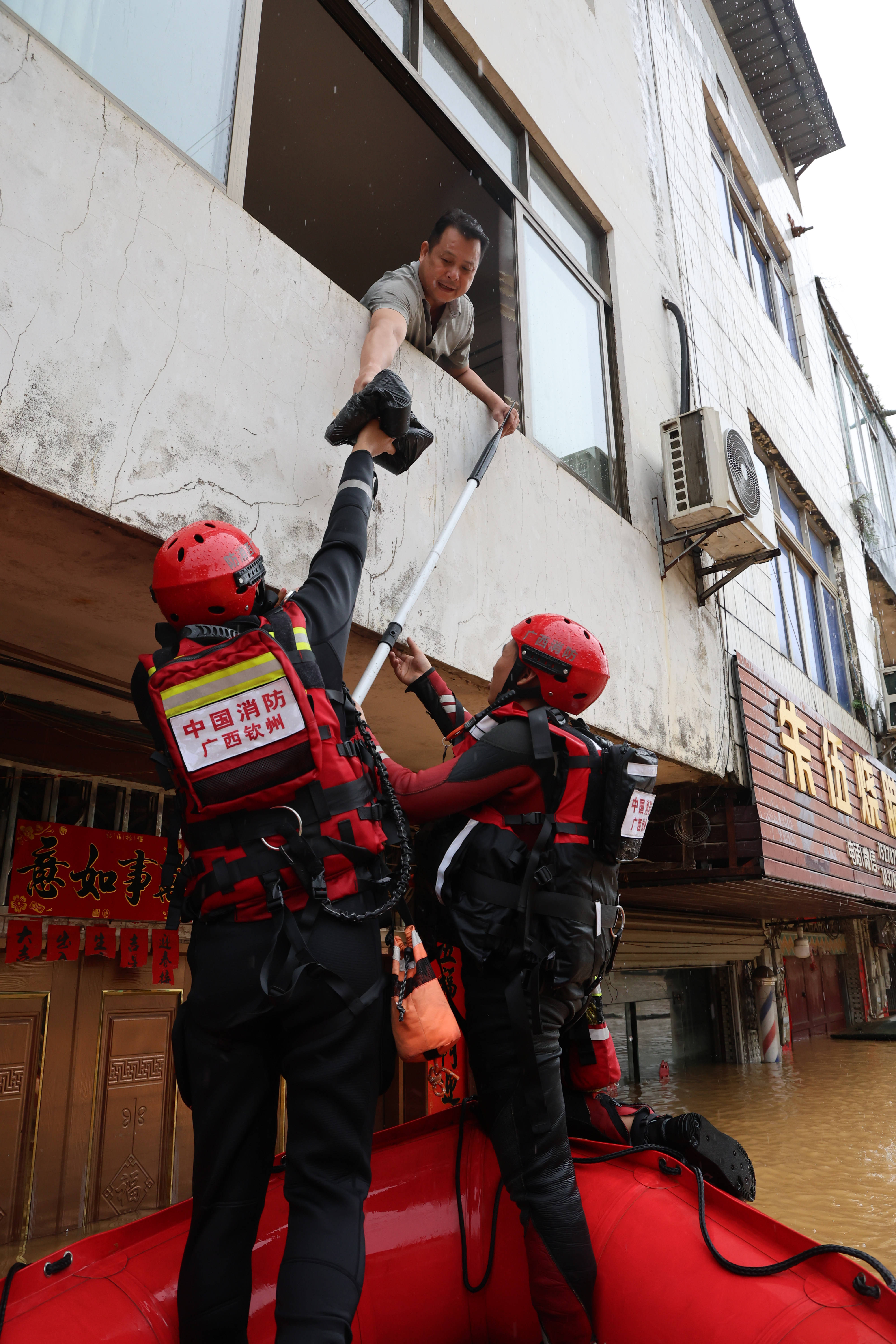 
四川大学华西医院吴波医生黄牛预约代挂号电话众志成城 抢险救援——广西抗洪救灾一线见闻