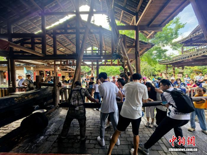 
北京广安门中医院黄牛挂号电话票贩子号贩子网上预约挂号,住院检查加快台湾青年八桂行：体验壮乡非遗与多民族文化交融