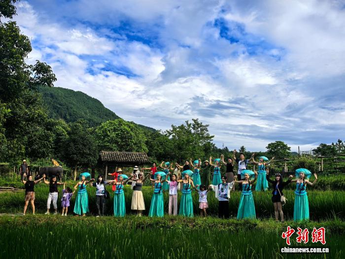 
北京广安门中医院黄牛挂号电话票贩子号贩子网上预约挂号,住院检查加快台湾青年八桂行：体验壮乡非遗与多民族文化交融