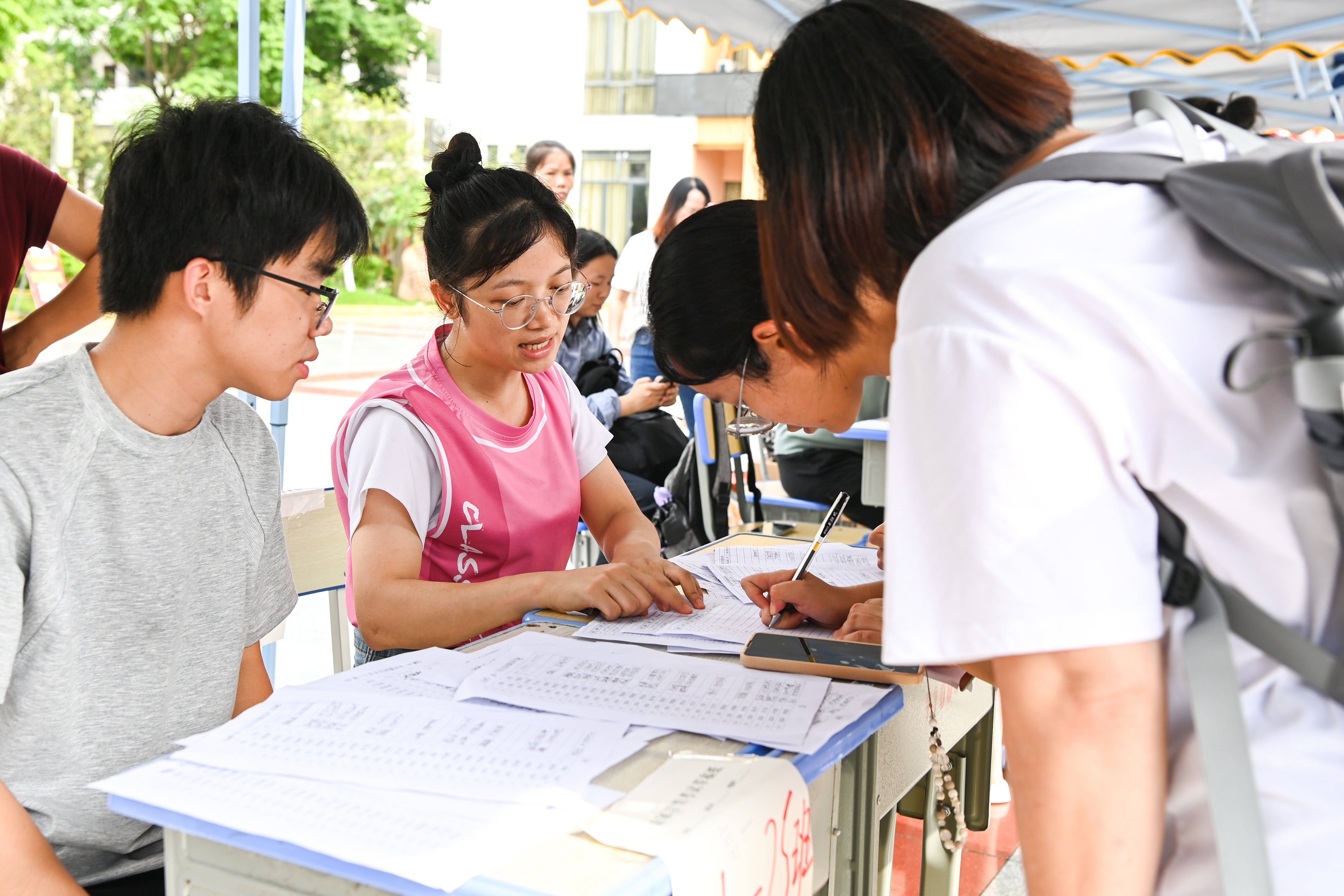 
四川大学华西医院吴波医生黄牛预约代挂号电话众志成城 抢险救援——广西抗洪救灾一线见闻