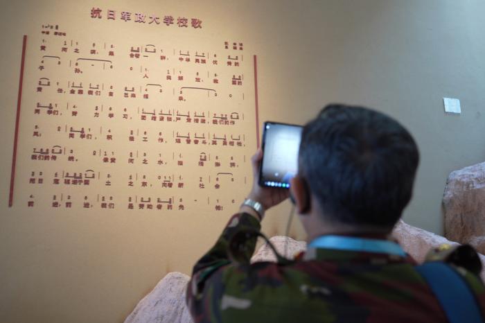 
北京同仁医院张慧医生黄牛预约代挂号电话这所“窑洞大学”，为何让来访外国军官深受触动？