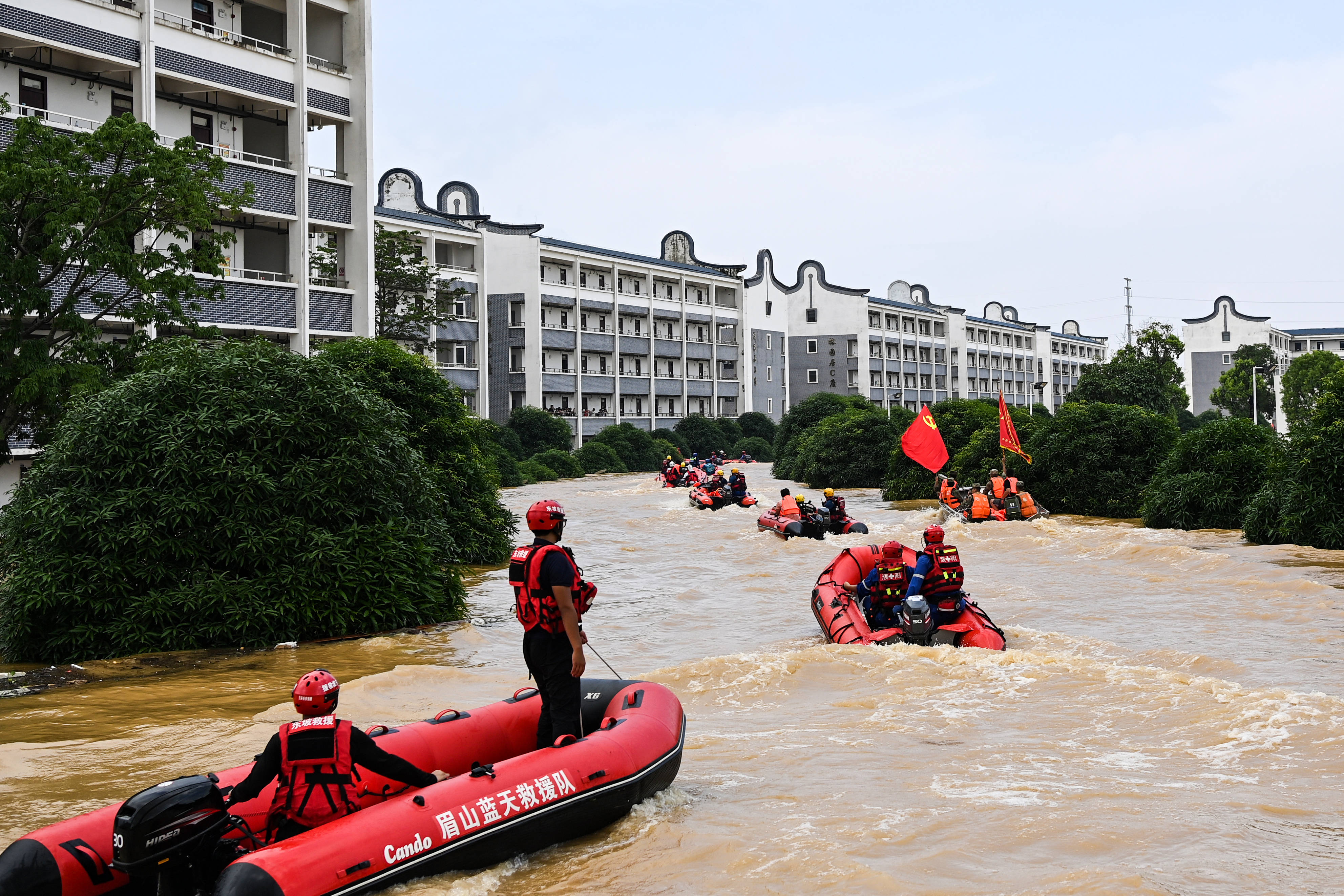 
四川大学华西医院吴波医生黄牛预约代挂号电话众志成城 抢险救援——广西抗洪救灾一线见闻