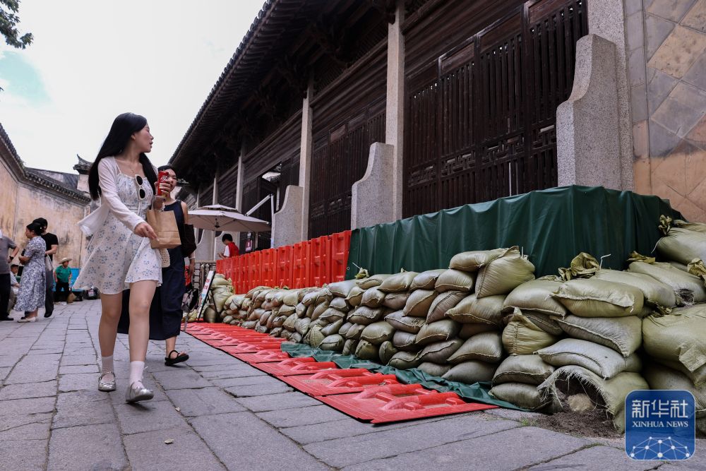 
上海新华医院黄牛挂号电话票贩子号贩子网上预约挂号,住院检查加快台风“巴威”带来风雨影响 多地全力部署筑牢防线