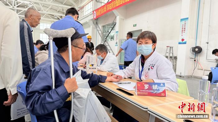 
中南大学湘雅二医院周新民医生黄牛预约代挂号电话青藏铁路送来近千人进藏医疗队